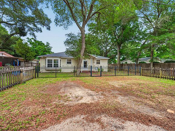 4th image of 679 Anderson Dr