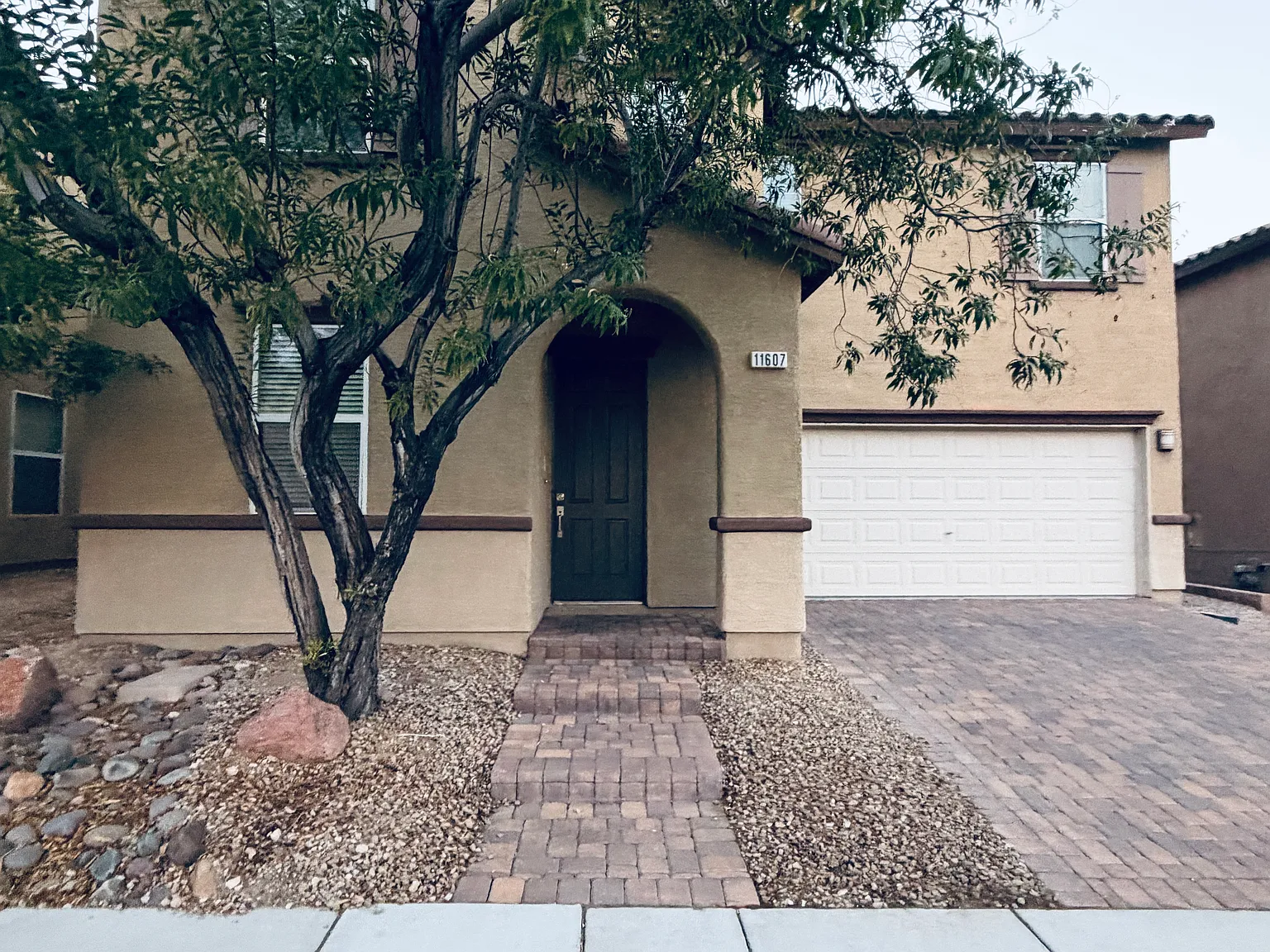 3 bed, 2.5 bath, 1886 sqft, $1,950 — Photo 2