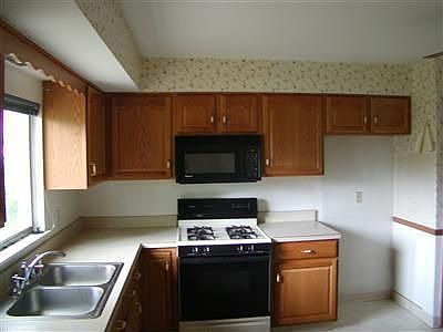 5th image of 200 Dorland Ave