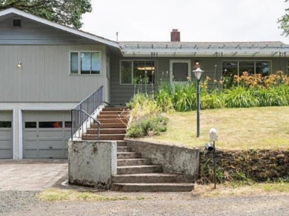 1st image of 3446 SW Cascade Ave