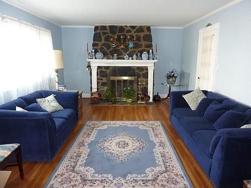 3rd image of 39 Lawrence Ave