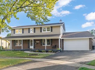 2823 Cooper Ct, Woodridge, IL 60517