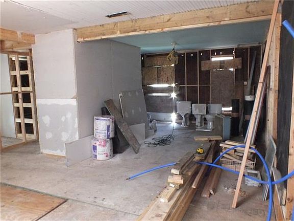 4th image of 408 N Pine St