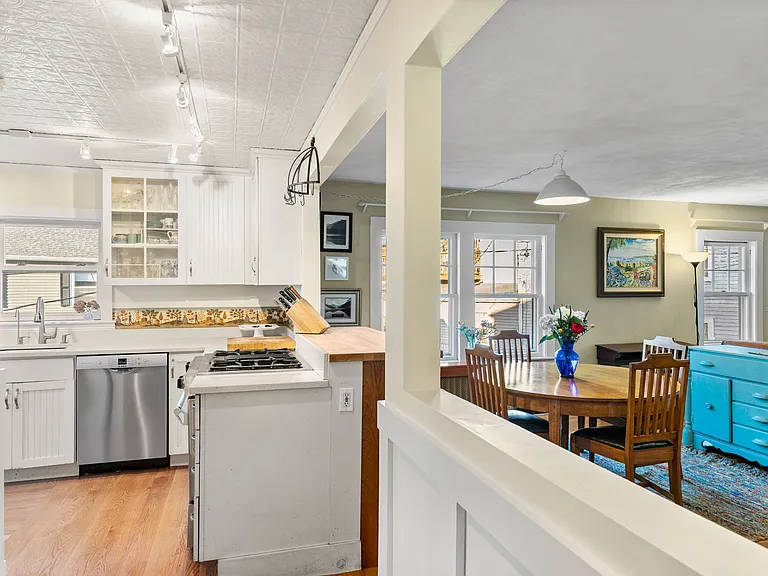 12 Bassett St #12 — Photo 4