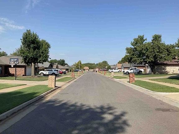 Exterior Neighborhood (street photo)