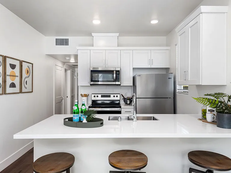 Colgan Creek Townhomes — Photo 9