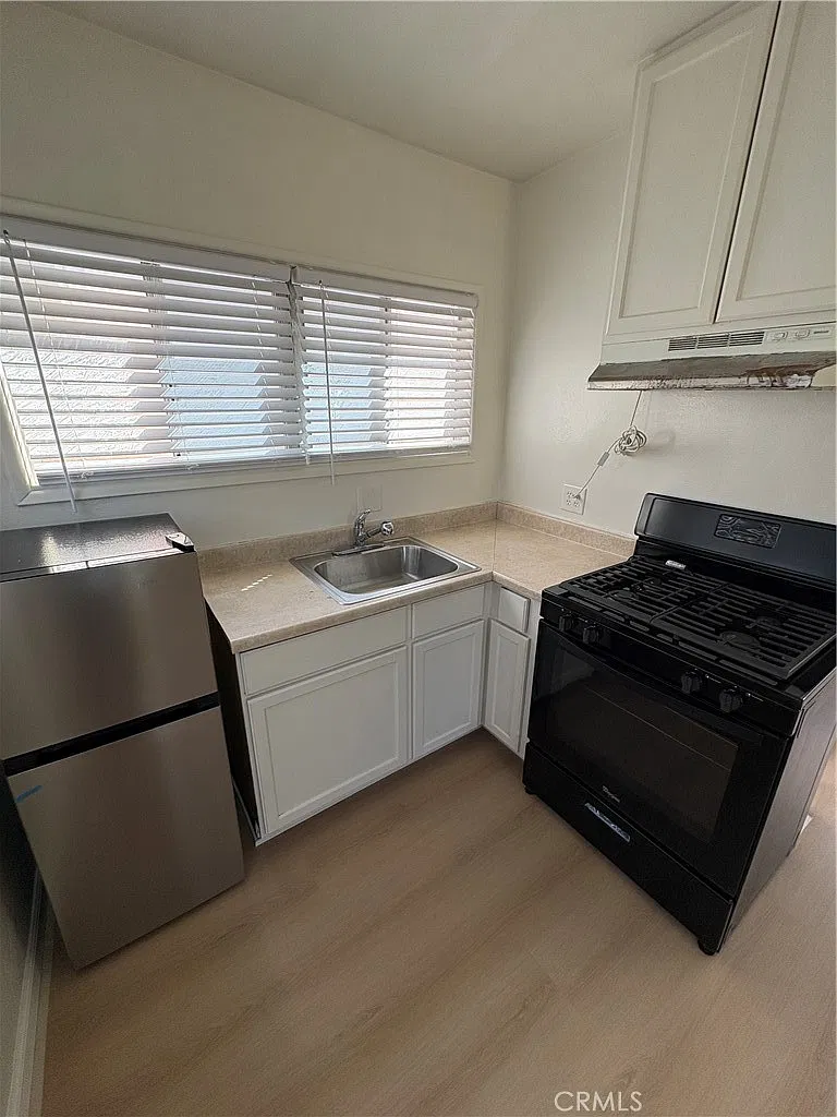 Studio, 300 sqft, $1,800 — Photo 4