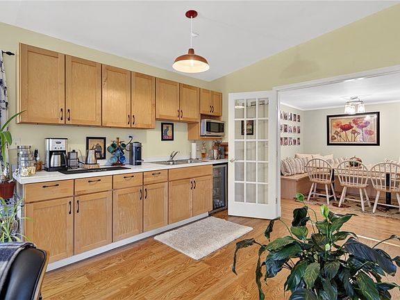 3rd image of 33 Etna Rd