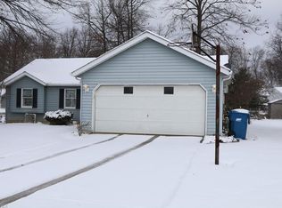 1001 Brewster Ct, Grafton, OH 44044