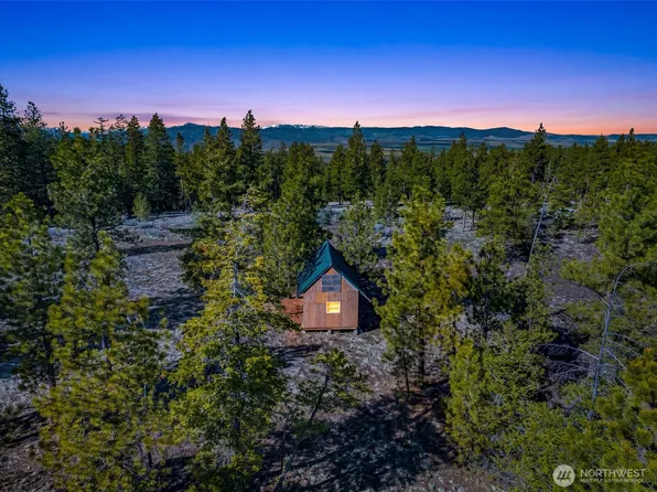 110 Blue Bird Ln, East Wenatchee, WA 98802