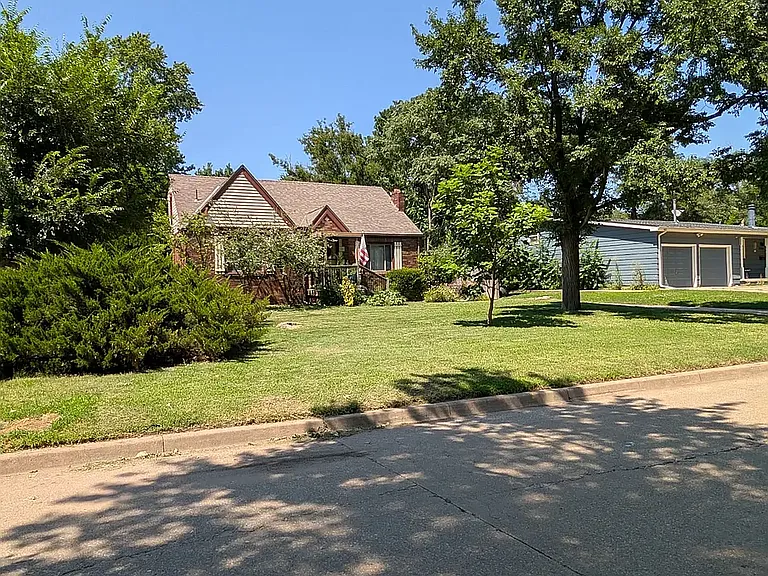 3410 E Clark St — Photo 2