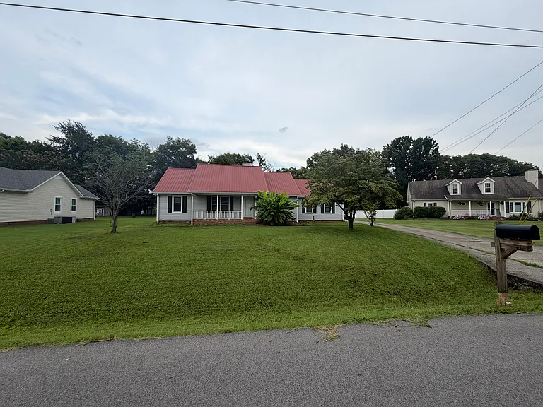 222 Daly Dr — Photo 1