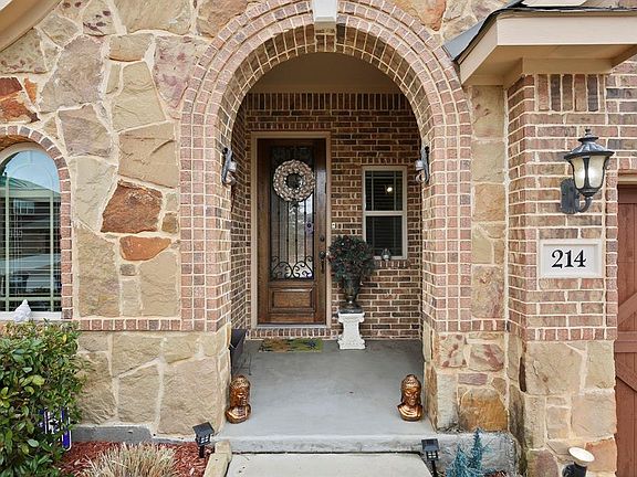 3rd image of 214 Lyndhurst Dr