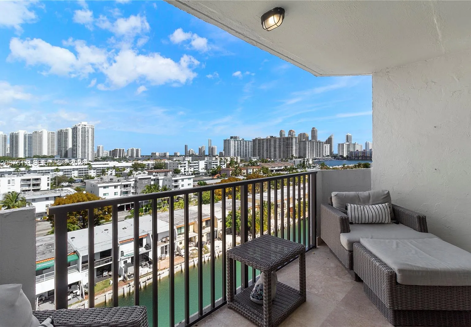 Coral Isle East Condo — Photo 1