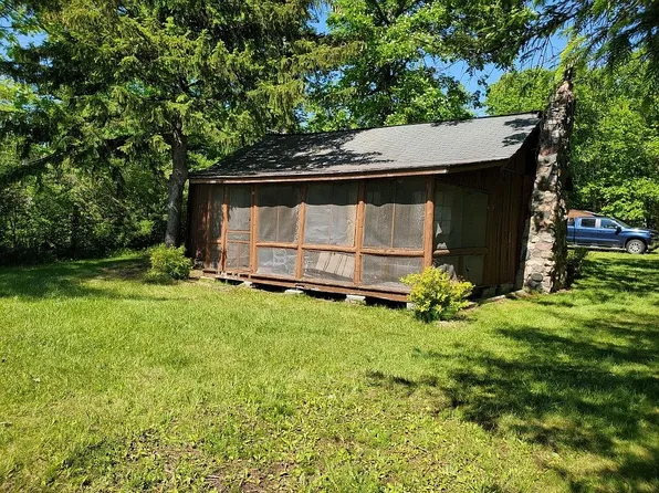 1259 Shady Crest Dr, Hartland, MI 48353
