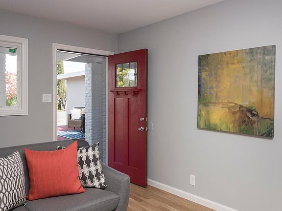 5th image of 219 Hiller St