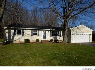 24 Sand Pebble Dr, Rochester, NY 14624