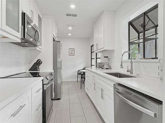 5th image of 2026 Grove St