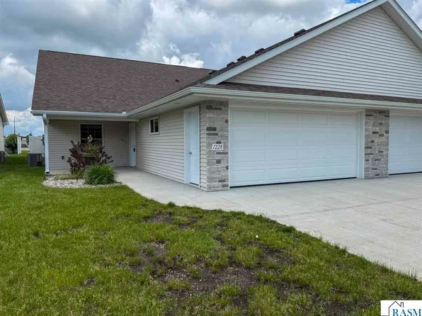 1228 Birchwood Dr, New Ulm, MN 56073
