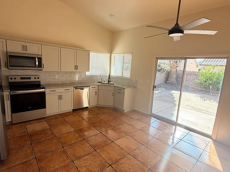 9005 N Lawndale Dr — Photo 12