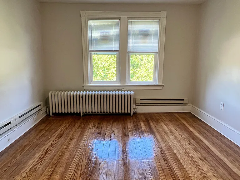 1411 E King St #6 — Photo 7