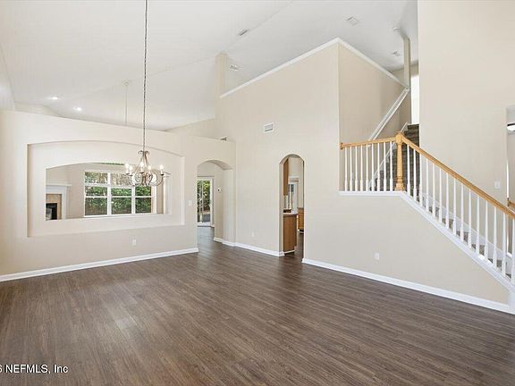 4th image of 2110 THORN HOLLOW Court