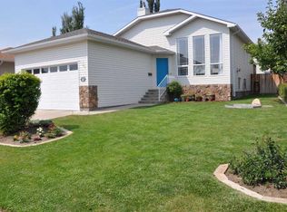 47 S Riverbrook Close W, Lethbridge, AB T1K 7P1