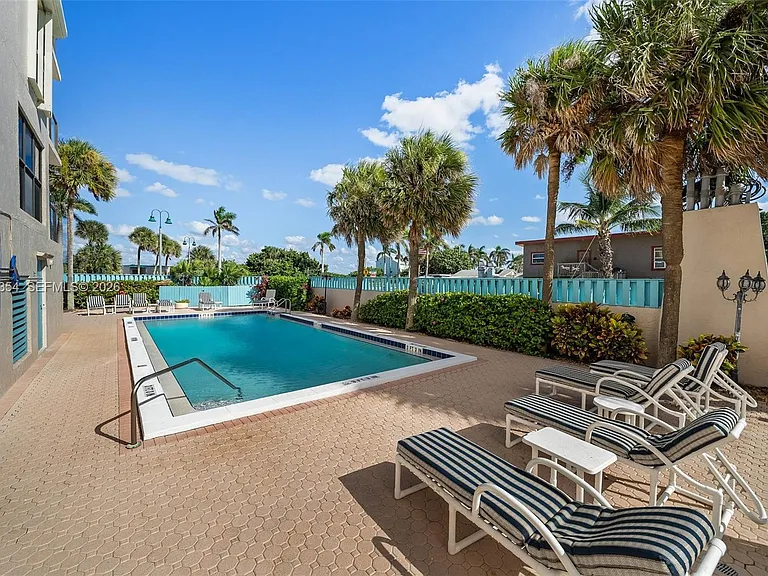 355 S Ocean Dr #401 — Photo 3