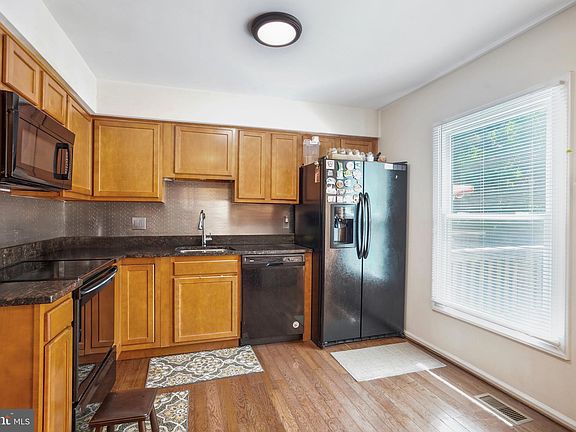 3rd image of 482 Virginia Ave