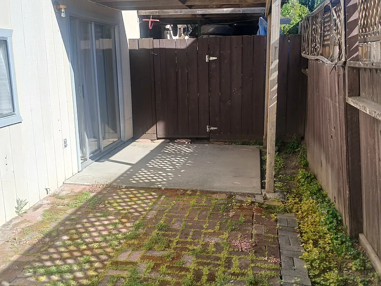 201 Blossom Way #B — Photo 4