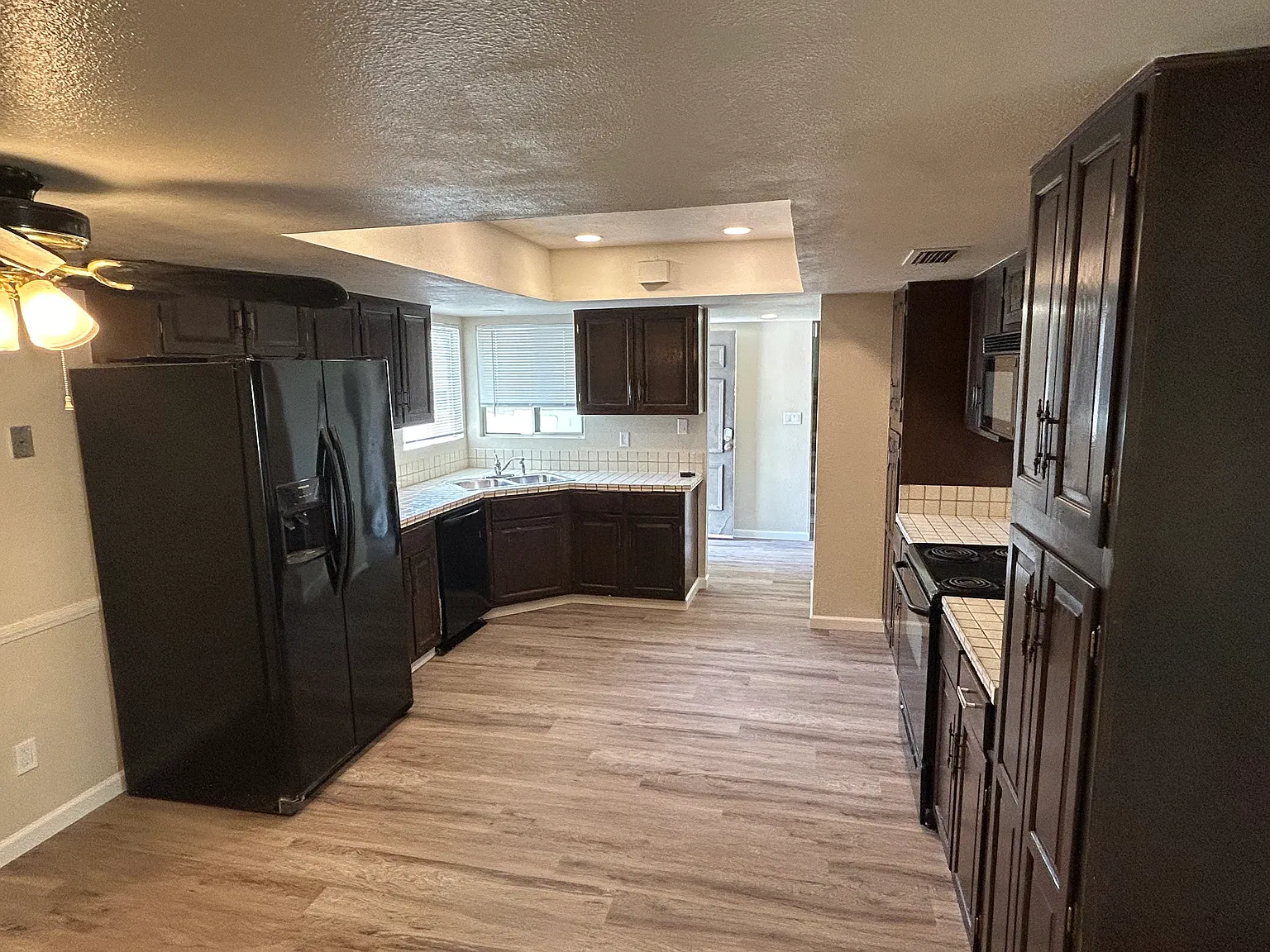 4 bed, 3.5 bath, 2312 sqft, $2,400 — Photo 4