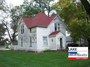 620 N Main St, Kanawha, IA 50447
