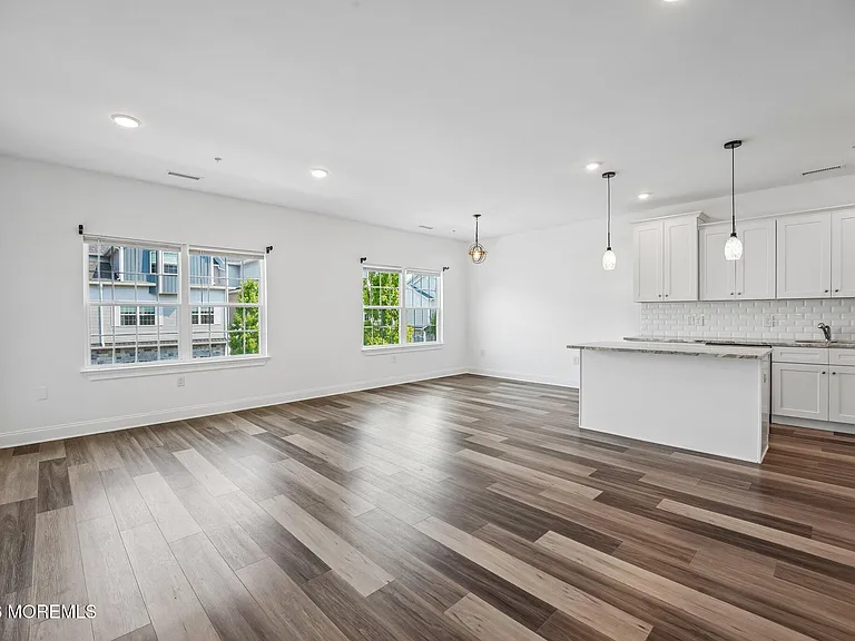 16 Emily Ct — Photo 6