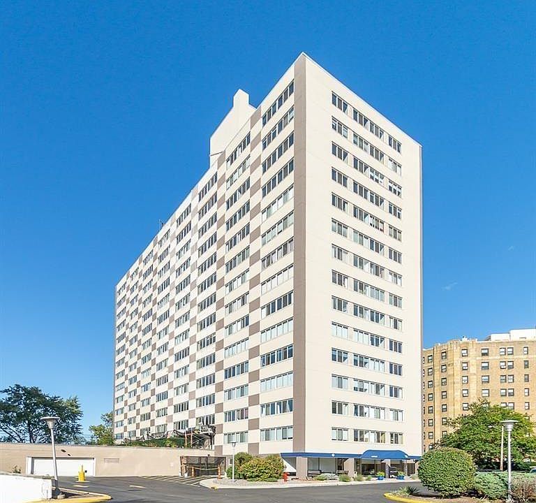 1st image of 12520 Edgewater Dr APT 507