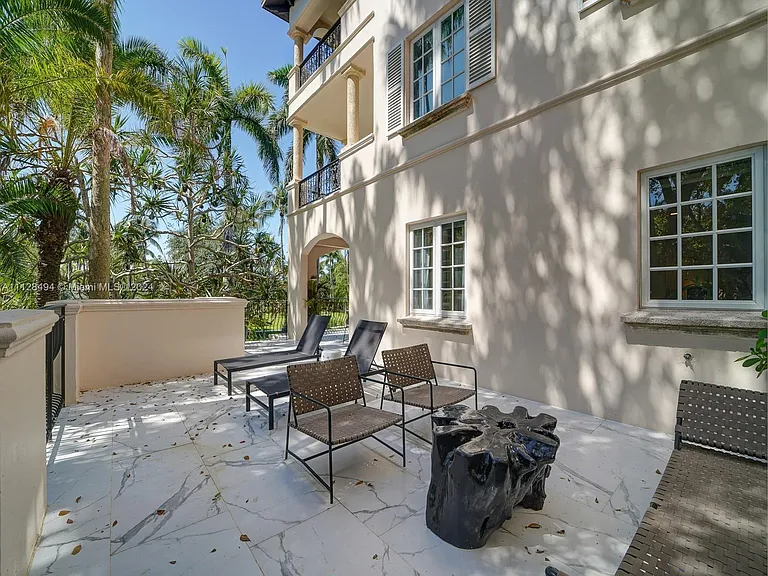 19117 Fisher Island Dr #19117 — Photo 23