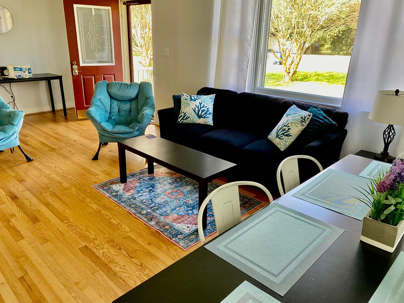 3 bed, 1140 sqft, $3,300 — Photo 3