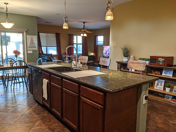 5th image of 4066 E Velasco St