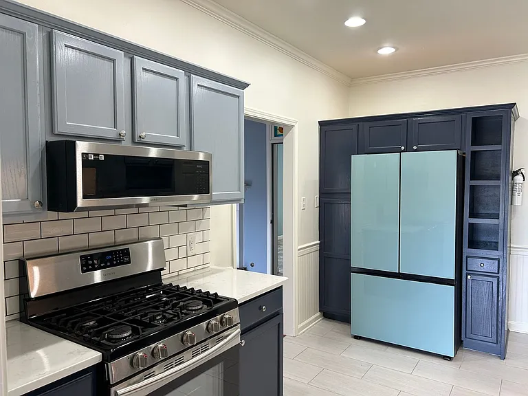 236 Chadwick Ln — Photo 4