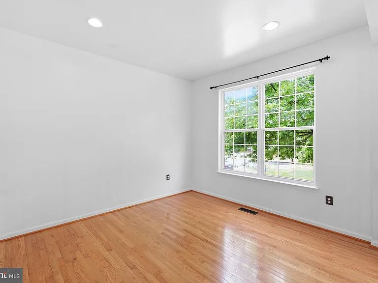 2917 Markhams Grant Dr — Photo 6