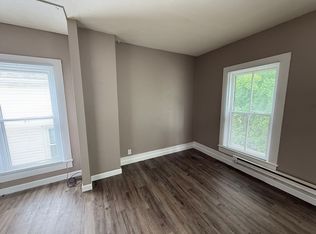 922 N 8th St APT 3, Burlington, IA 52601