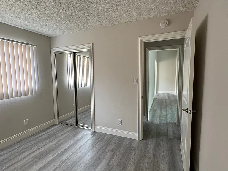 831 S Greenwood Ave #10 — Photo 10