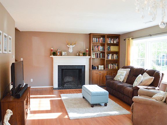 2nd image of 107 Holmes Cir