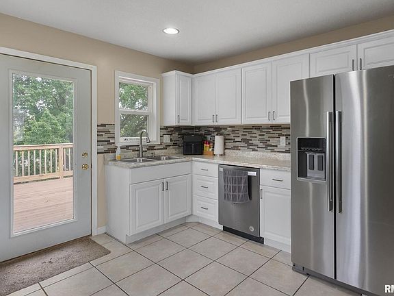 3rd image of 710 W 58th St