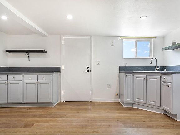 5th image of 151 S Carmelita Ave #1/2