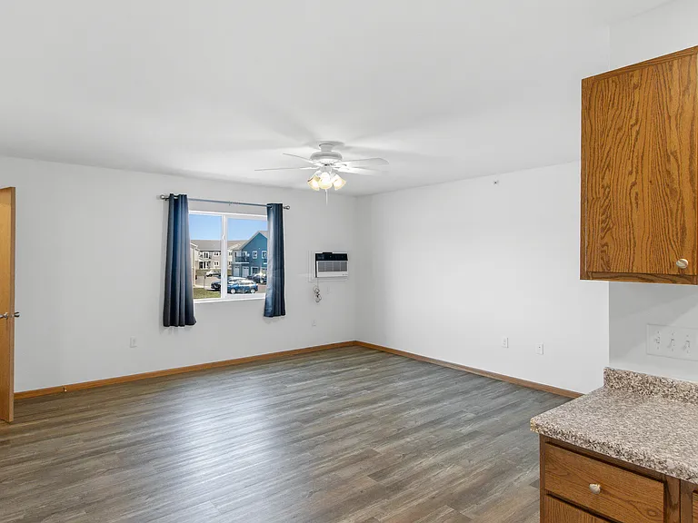 1450 Peterson Dr #305 — Photo 2