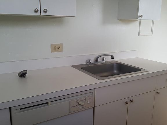 3rd image of 4025 N Paulina St #2
