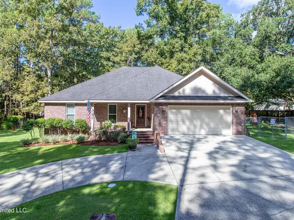 2609 N 15th St, Ocean Springs, MS 39564