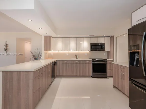 600 Three Islands Blvd APT 521, Hallandale Beach, FL 33009