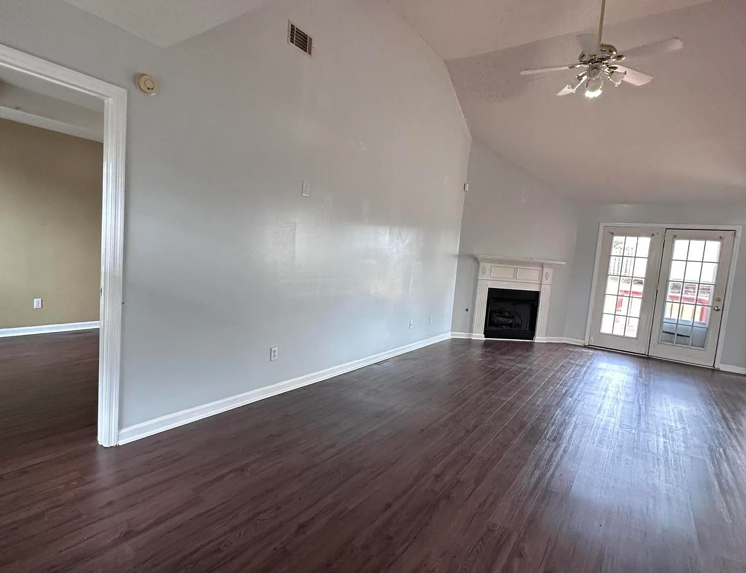 4 bed, 2.0 bath, 1820 sqft, $2,300 — Photo 3