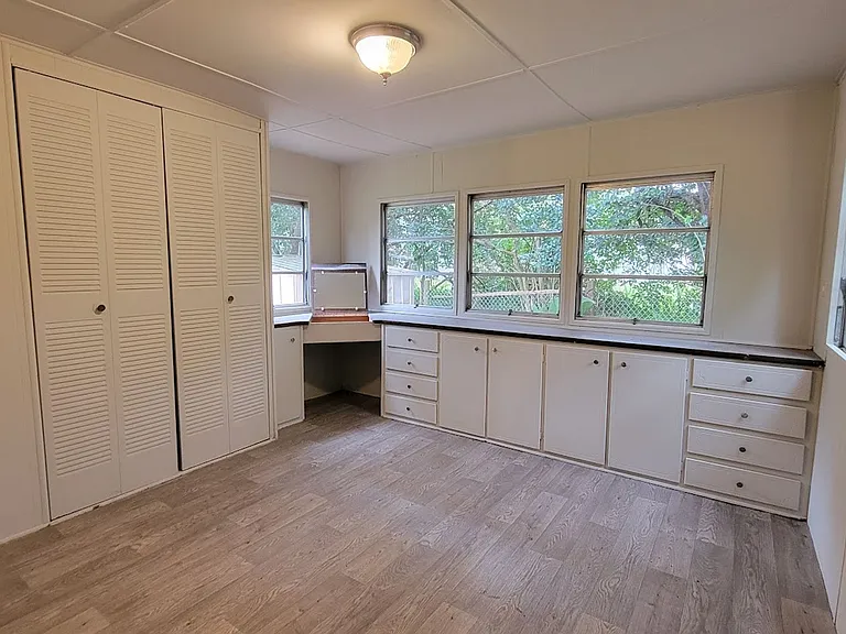 5325 SE 32nd Ct — Photo 7